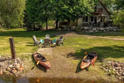 Image de Huge Game Room, Protected Dock, Guest house, Firepit Tons of Games and more!