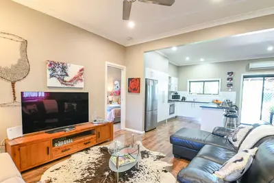 Image de Sterling House - Spacious Deck, Bbq, Pets Allowed, Located close by to Orana Ou