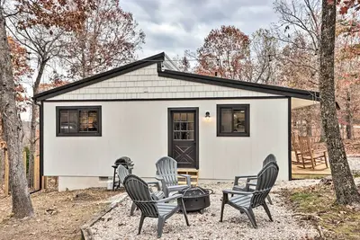 Image de Cottage w/ Grill & Fire Pit in Osage Beach!