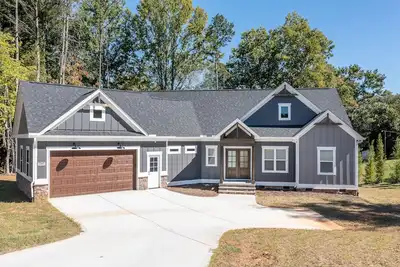 Image de New waterfront house on Lake Norman/private dock