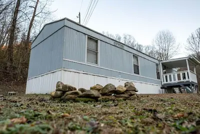 Image de Unit D: 10 Sec Ride to Trail, Sleeps 6!