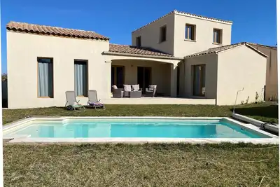 Image de Modern 3 bedroom, 2 bathroom villa, private garden & pool, 10 minutes from beach