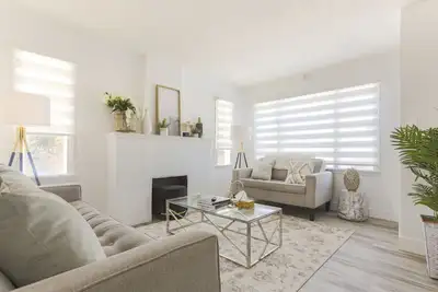 Image de Spacious & Central 4br Charmer | Walk to Cafes