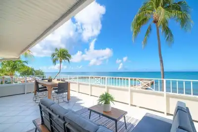 Image de 3 Bed Beachfront End Unit Condo w/ pool + hot tub