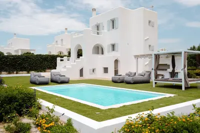 Image de Luxury villa with private outdoor swimming pool, 5 min walk from the sea.