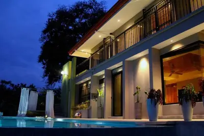 Image de Moonshine Inn — Pool Level Suite, Moonshine Inn -- Pool-Level 2br Suite