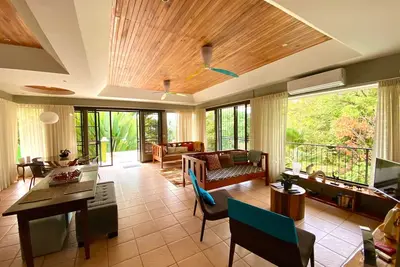 Image de Moonshine Inn - 1 Br Studio Loft with Ocean & Jungle Views, Moonshine Inn -- 1br Studio Loft