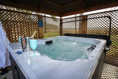 Image de Classique-Lodge-Salle de bain et douche-Vue sur le bois