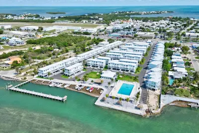 Image de Brand New Oceanfront Townhouse complex in the Heart of Marathon!