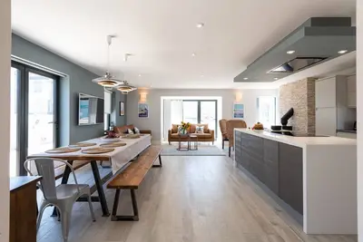 Image de Trem Y Don - A beachside holiday home for 10 guests
