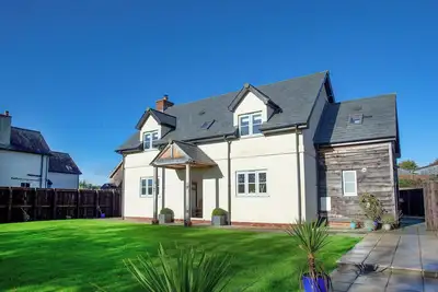 Image de 4 chambres à coucher à Weston, near Honiton