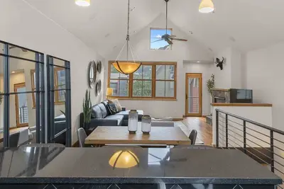 3br 3 1/2Ba Center of Everything. Gorgeous Condo