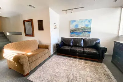 Image de Fantastic Condo 100yds from grocery;river and lift