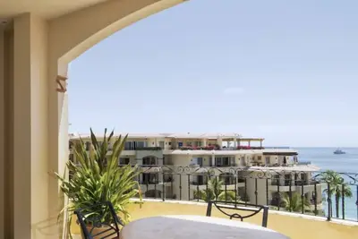 Image de Located on the pristine medano beach