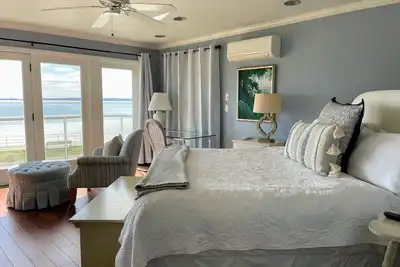 Image de Master Suite with magnificent views of the ocean