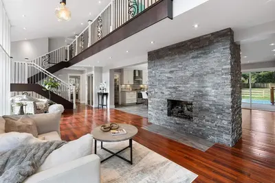 Image de Large Private Family-Friendly House