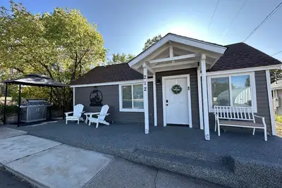 Image de *Remodeled* Taber Street Railroad House