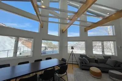 Image de Epic Mountain Chalet – Jaw-Dropping 180° Views!
