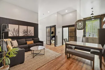 Image de A Cleveland Modern and Historic Apartment