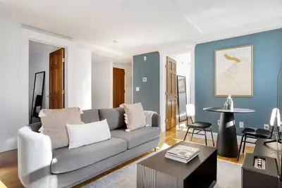 Image de Sunlit Beacon Hill 2br w/ W/D, nr Boston Common, by Blueground