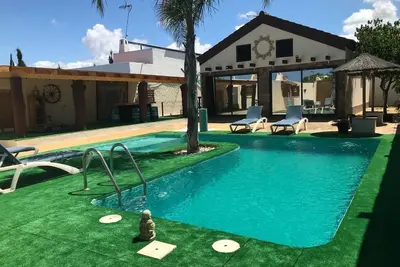 Image de Maison Amélie avec jardin et piscine