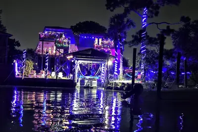 Image de Water Access  Lodge Manion  5 themed bedroom - Texas, Pan Am, Santa, Deer & Nasa