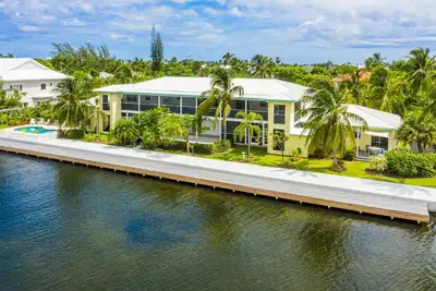 Image de Snug Harbour View #9 at 7 Mile Beach on Canal