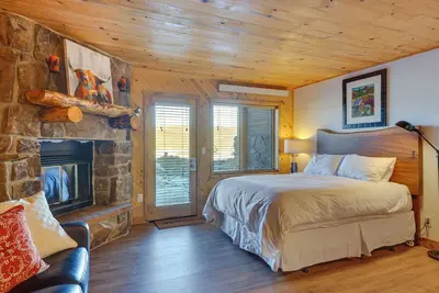 Image de Near Skiing: Studio w/ Pool Access in Granby!