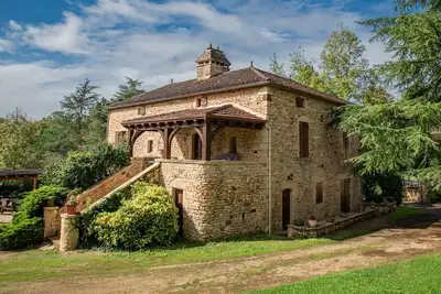 Image de Maison pour enfants avec étang à poissons