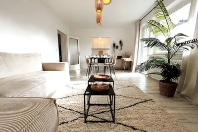 Cozy-Livings/ subway, parking space, balcony, kitchen