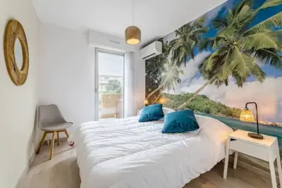 Image de Beau T1 avec terrasse proche des plages