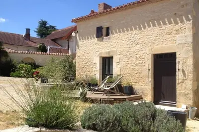 Image de Gîte authentique avec cheminée, terrasse et WiFi en Charente