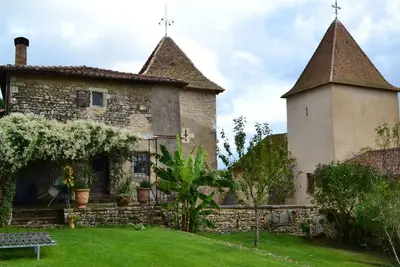 Image de Prieuré du XVème restauré, jardin clos de 2000 m², piscine, cheminée, WiFi fibre, proche église