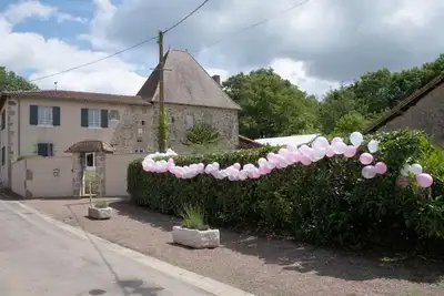 Image de Gîte familial 10 pers. avec piscine, jardin clos et équipements pour handicap, à Esse.