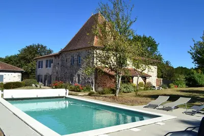 Image de Gîte spacieux avec piscine privative, grand jardin et équipements bébé en Charente Limousine