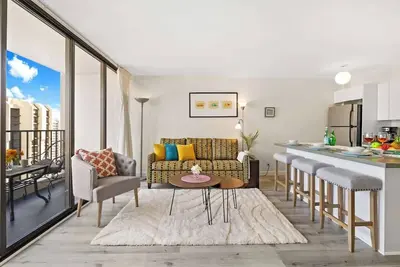 Image de Waikiki condo w/ lanai & skyline views