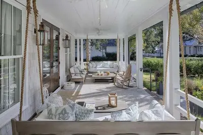 Image de River View Home w/Spacious Porch & Guest Cottage