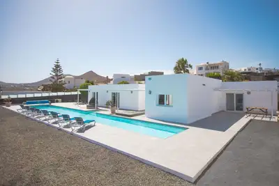 Image de Luxury Villa with Private 25m Heated Pool & Jacuzzi