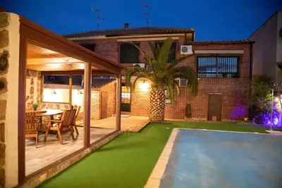 Image de Nice townhouse with private pool, Bbc and 2. 5 km from Puy Du Fou.