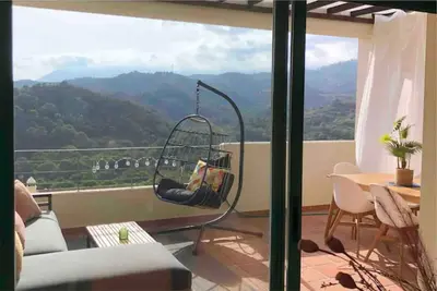 Image de Luxurious Penthouse with Breathtaking Views of Mountains and Sea!