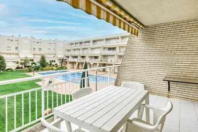 Image de Appartement de vacances \"Els Pins\" avec piscine partagée, balcon et Wi-Fi.
