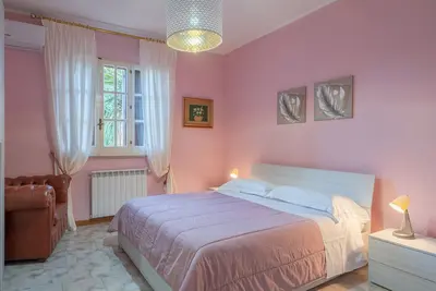 \"Villa Angela\" avec terrasse, jardin partagé et Wi-Fi.