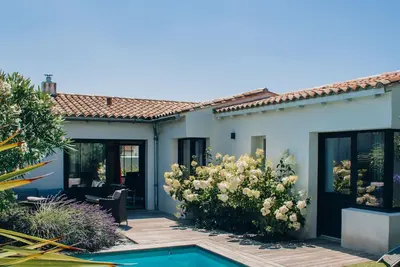 Image de Domaine Rose Trémière - Piscine - Jacuzzi