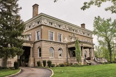 The Carriage House Studio at Marion Hall Mansion*