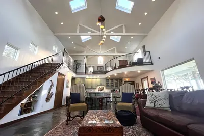 Image de Whispering Winds! Hot Tub and Pool.