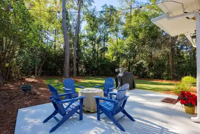 Image de Charming Guest Favorite•Fenced yard•Close to Sgmc & Vsu•Luv Pets•Gas Fire Pit