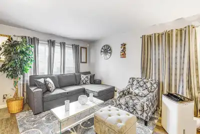 Image de Newark Home w/ Deck & Fire Pit, 16 Mi to Nyc!