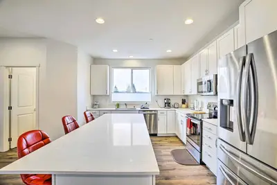 Image de Modern Monroe Home - Private Yard & Mtn Views