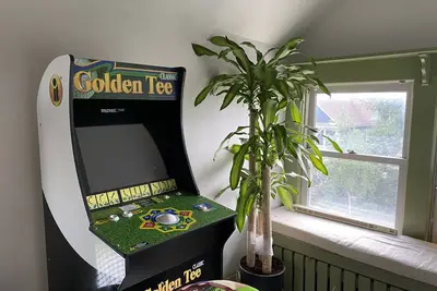 Image de Premier Uptown Victorian Home. Steps for coffee shops, restaurants, and bars.