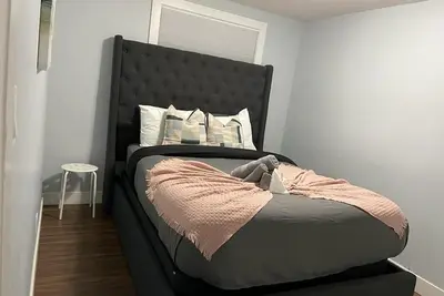 Image de Entire One bedroom basement suite+Laundry+Kitchen